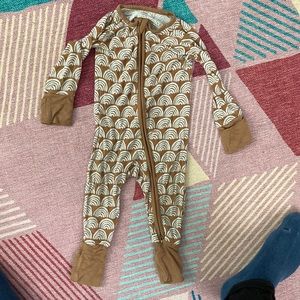 Little sleepies 3-6 months gold rainbows